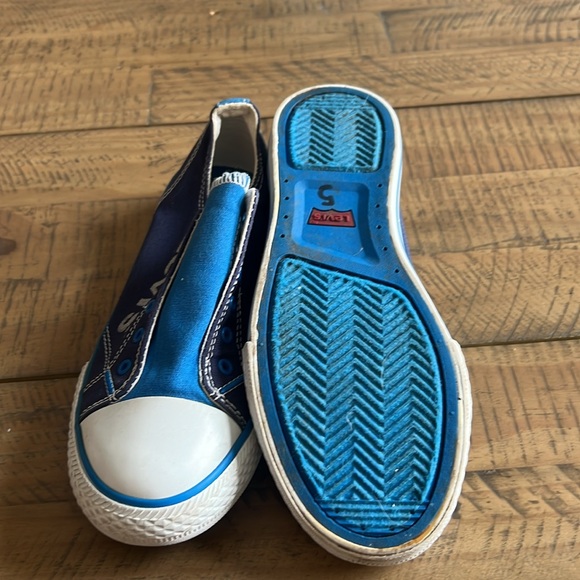 Levi’s Slip On - Size 4 - Picture 7 of 8